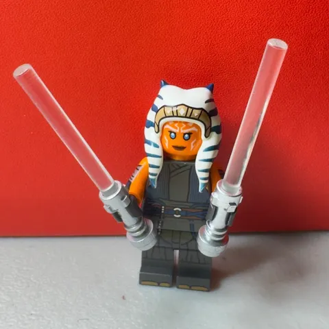 LEGO Star Wars Ahsoka Tano Minifigure Rebels Dual White Lightsabers sw1300 Jedi