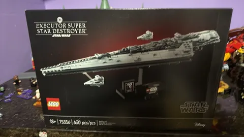 LEGO Star Wars Executor Super Star Destroyer 75356 630pcs 18+ Display Stand