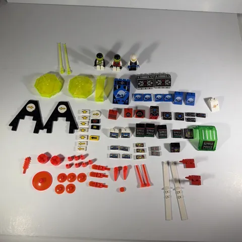 LEGO Vintage Space Blacktron M-Tron Lot Panels Prints Figs.