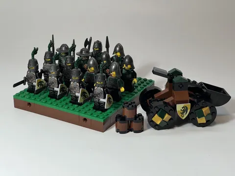 LEGO Castle Kingdoms Dragon Knight Lot of 14 Minifigs and Catapult