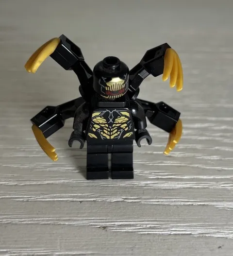 LEGO MINIFIGURE ~ Outrider SH561 ~ Super Heroes Avengers Endgame
