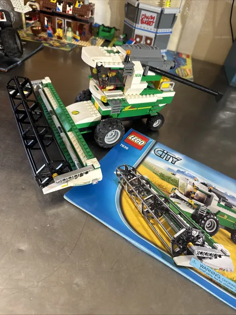LEGO CITY: Combine Harvester (7636)