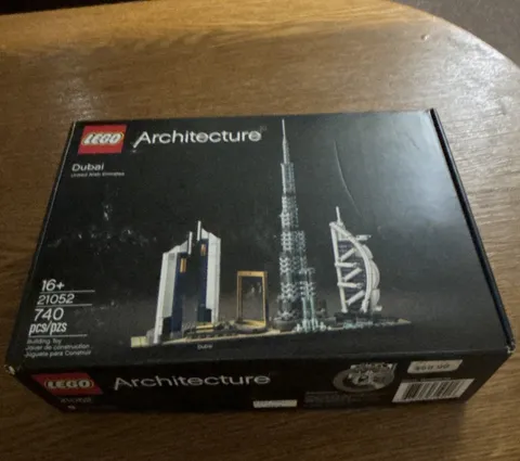 LEGO Architecture Skylines Dubai 21052 Complete Set 740 pcs 16+ Brick Separator
