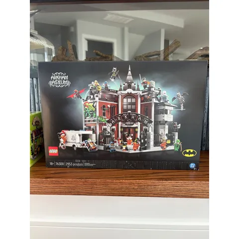 LEGO DC Batman Arkham Asylum 76300 Building Set 2953 Pcs 15 Minifigures New