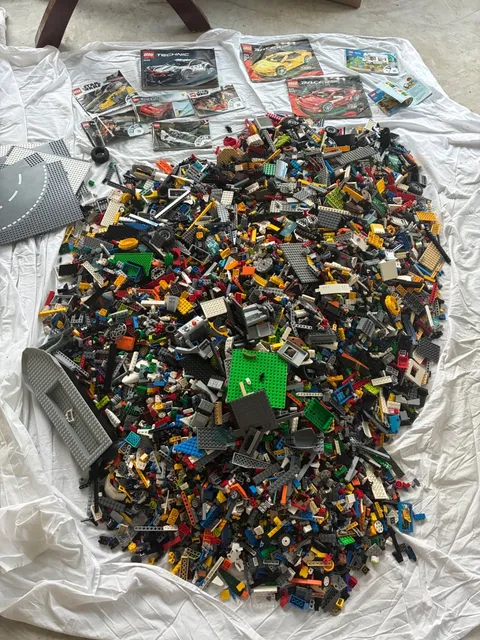 53 lbs LEGO Bulk Lot Bricks Parts Pieces Unsorted with 10 Instruction Manuals