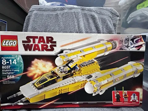 LEGO Star Wars Clone Wars 8037 Anakin's Y-wing Starfighter Complete 568pcs Box