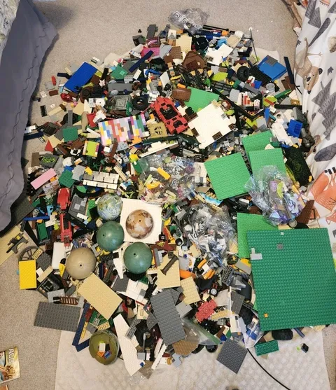 LEGO LOT Assorted Pieces 30 POUNDS STAR WARS Lego City Base Plates