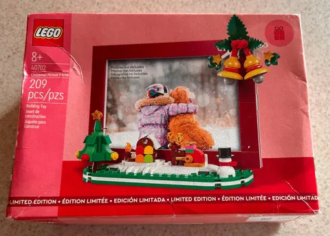 LEGO LIMITED EDITION #40702 -- Christmas Frame -- SEALED BOX