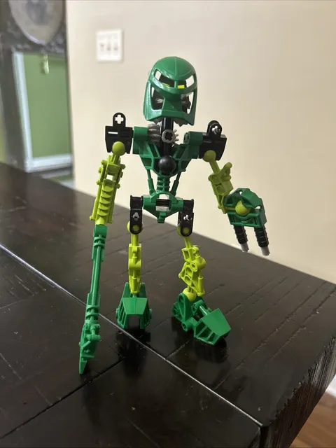 LEGO BIONICLE: Toa Mata - Toa Lewa (8535) Complete Booklet And Canister Included