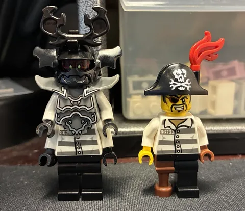 Ninjago LEGO 70591 Stone Army Warrior & Pirate Prisoner Minifigure Lot of 2