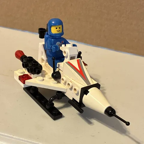 6820 LEGO Classic Space Blue Spaceman Minifigure with Small White Spaceship