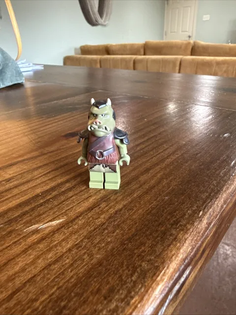 LEGO Minifigure GAMORREAN GUARD Star Wars  Good condition