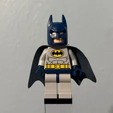 LEGO SUPERHEROES BATMAN II | Batman Light Bluish Gray Suit | sh0025