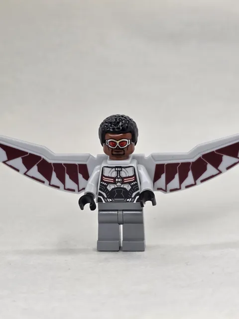 LEGO Falcon Minifigure Marvel Super Heroes sh261 Sh0261 76050 Avengers 12a