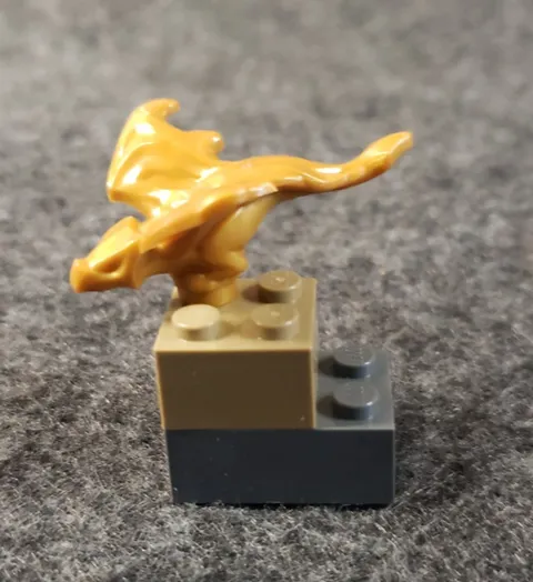 LEGO Dragon, Baby (Ninjago) with Spread Wings 5502 Pearl Gold.....  .....(C8B2)