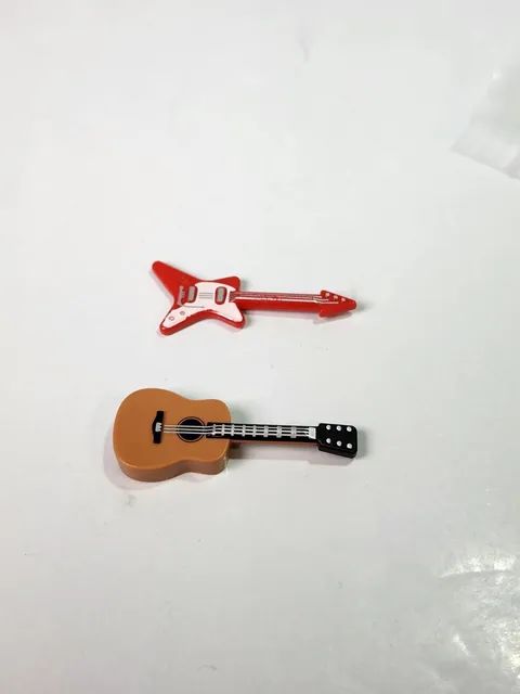 2 Lego Red/Brown Minifigure Utensil Musical Instrument Guitar Electric/acoustic