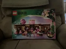 LEGO Wicked: Glinda & Elphaba's Dormitory (75683)