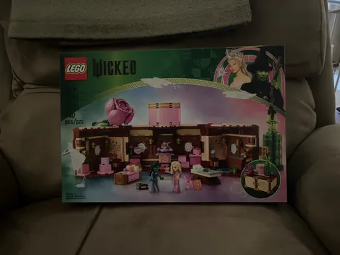 LEGO Wicked: Glinda & Elphaba's Dormitory (75683)