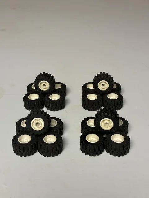 Lot of 20 Vintage LEGO Wheel Assembly 11mm x 8mm Black Tire 6014bc01