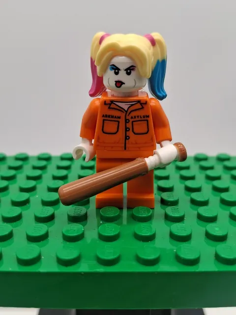 LEGO SUPER HEROES DC Harley Quinn Prision Jumpsuit Minifigure Great sh599