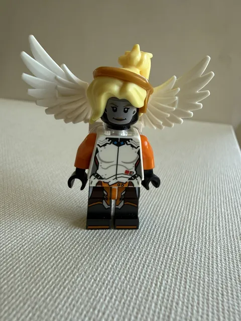 Lego Overwatch Mercy (Angela Ziegler) Minifigure ow012 From Set 75975
