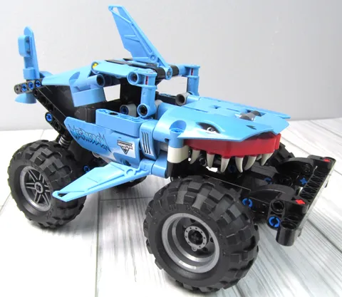 LEGO TECHNIC: Monster Jam Megalodon Shark 42134 Blue Truck Complete No Box R3