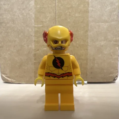 LEGO DC Reverse Flash Minifigure Yellow Suit Red Lightning Bolt Torso, 2 Faces