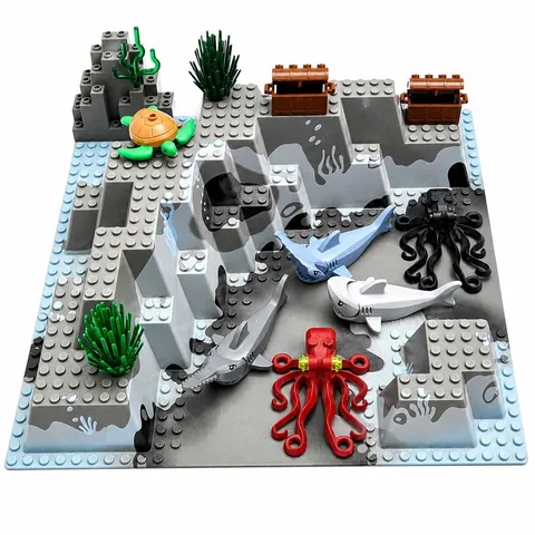 Lego Ocean Animals Lot w/ 32x32 Raised Baseplate Sea Creatures Treasure Seaweed