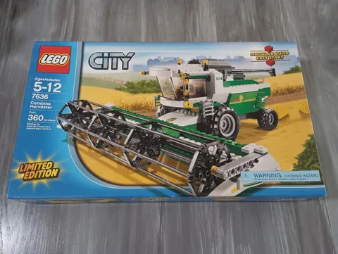 Lego City #7636 Combine Harvester MISB 360 pieces!