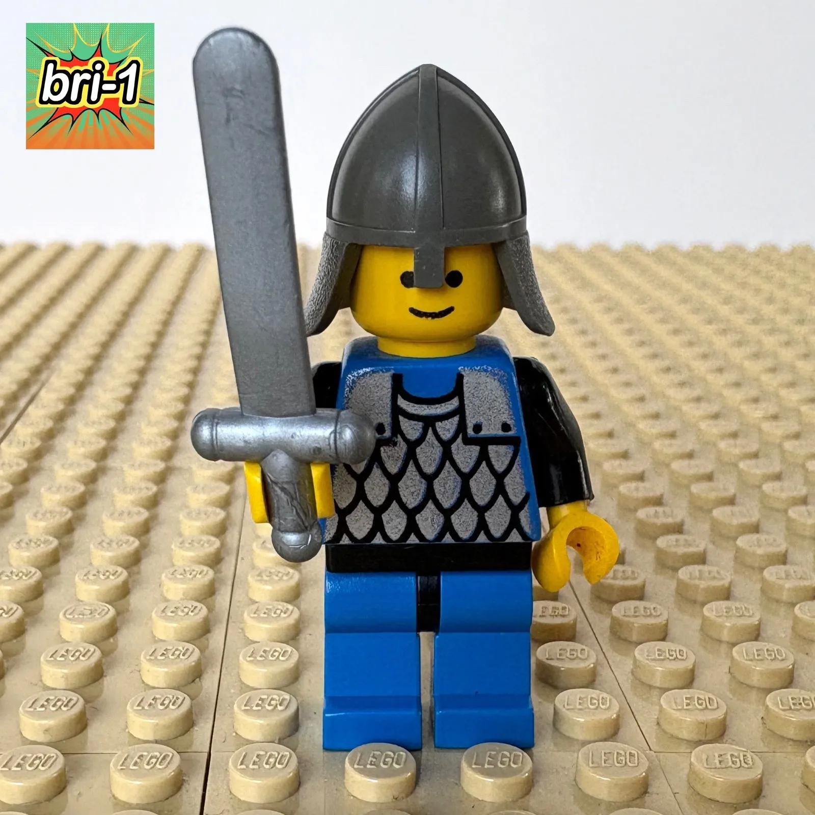 LEGO Castle Black Knights: Scale Mail Blue Knight  SWORD cas142, 1491 DUEL, 1992