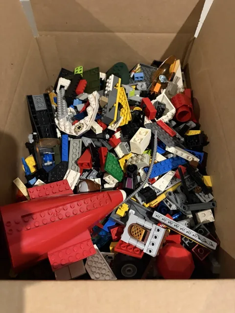 Bulk Legos 10LBS aprox (pieces, bags, mini figures parts)