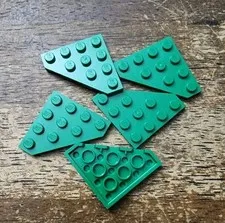 LEGO Green Wedge, Plate 4 x 4 Cut Corner QTY 5. Part No. 30503