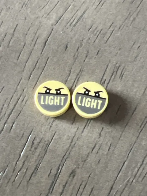 LEGO 98138pb357 Bright Light Yellow Tile 1x1 Round, Angry Eyes & 'LIGHT' Offroad