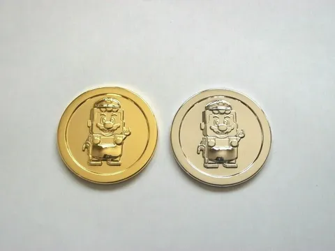 LEGO SUPER MARIO SET OF 2 COINS 1 GOLD 1 SILVER LIMITED EDITION SEALED NEW