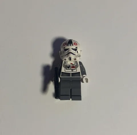 LEGO Star Wars AT-AT Driver Red Imperial Logo Stormtrooper Minifigure 8084 8129