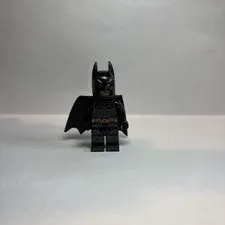 LEGO Batman Minifigure  DC Super Heroes From The Dark Knight 76240 NEW