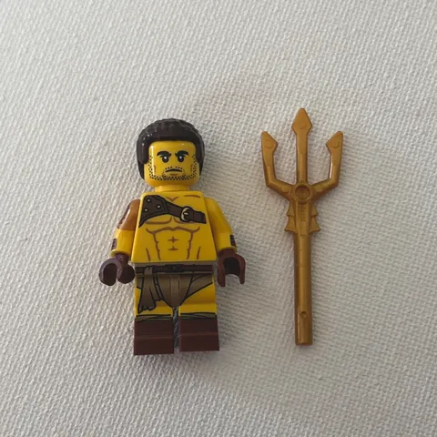 LEGO Roman Gladiator Series 17 Collectible Minifigure 71018
