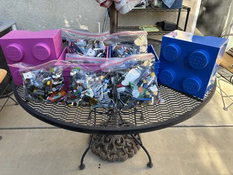 LEGO Storage 2 Brick Box 4 Knob + 10 lbs Bulk LEGO Pieces Lot