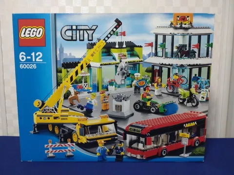 LEGO City 60026 Town Square Shopping Square Building Set 2013 Large Box