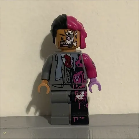 LEGO Two-Face Batman Minifigure Gray Suit Half Pink/Black Hair Plastic