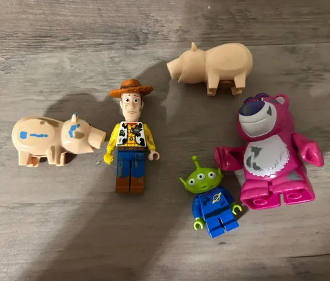 LEGO Minifigure Lot From Set 7596 Toy Story Woody Lotso Hamm Claw Alien