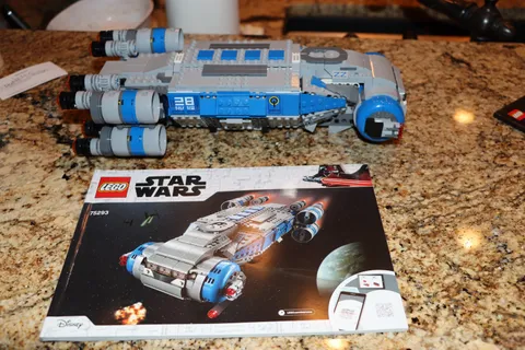 LEGO Star Wars: Resistance I-TS Transport (75293) - 1/3 Minifigs