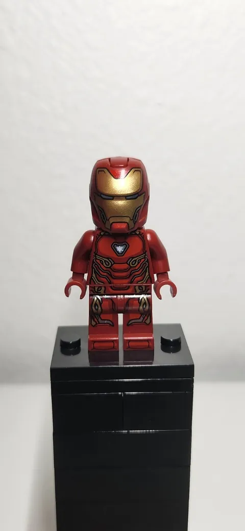 LEGO Marvel Iron Man Mark 50 Minifigure New Helmet Style (sh496) - Authentic