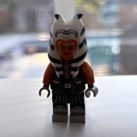 LEGO Ahsoka Tano Minifigure Star Wars White & Blue Striped Headpiece