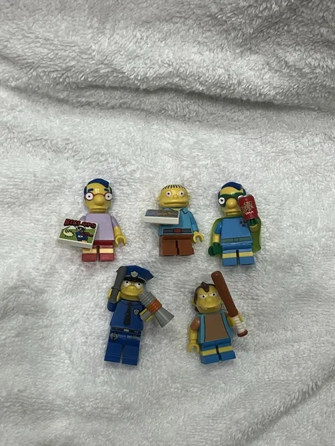 LEGO Simpsons Lot, Ralph, Chief Wiggum, Fallout Boy, Milhouse, Nelson Muntz