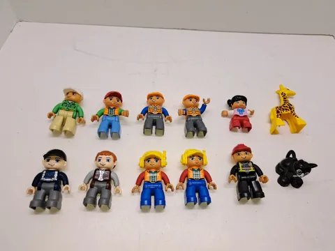12 Duplo Figure Lot Construction Jurassic World Cat Giraffe