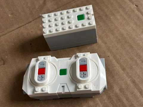 Genuine Lego POWER FUNCTIONS Remote Control & Battery Box Passenger Train 60197
