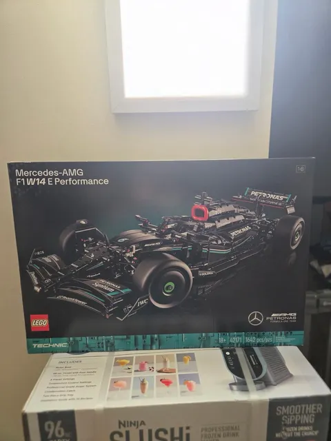 LEGO TECHNIC: Mercedes-AMG F1 W14 E Performance (42171)