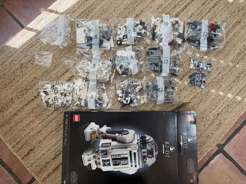 LEGO Star Wars R2-D2 Droid 75308 (MISSING BAGS AND MANUAL)