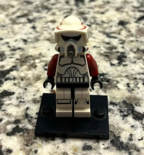 LEGO Star Wars Clone Trooper Minifigure White Helmet Red Markings Display Base